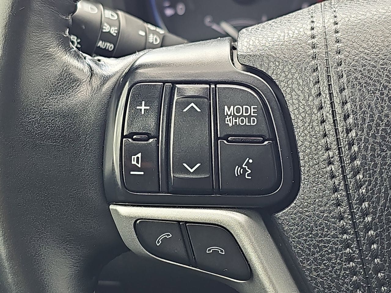 Used 2017 Salsa Red Pearl Toyota XLE image 23