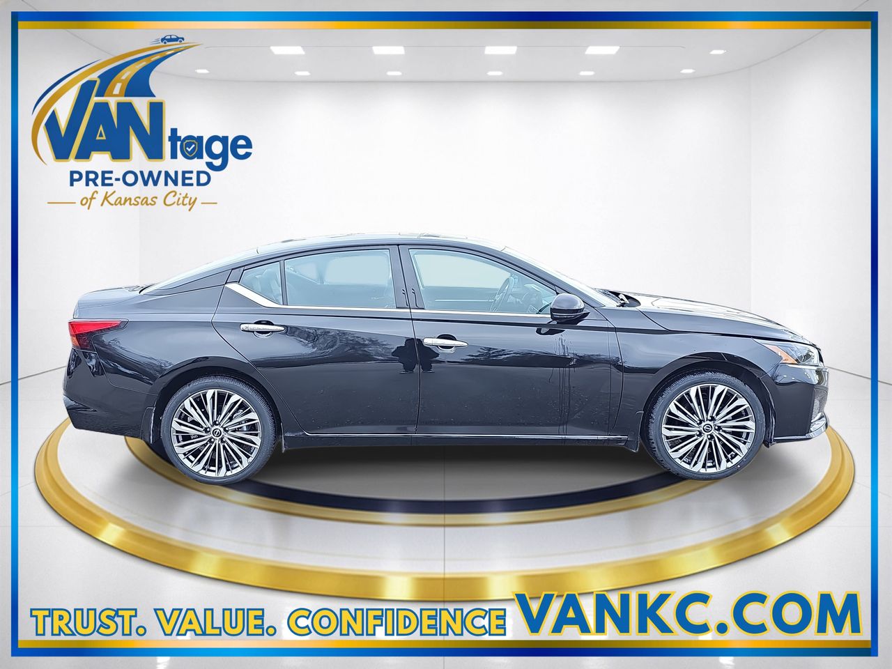 Used 2023 Super Black Clearcoat Nissan 2.5 SL image 5