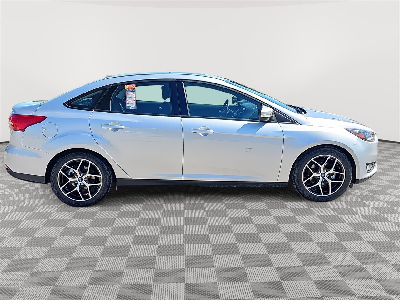 2018 Ford Focus SEL photo 4