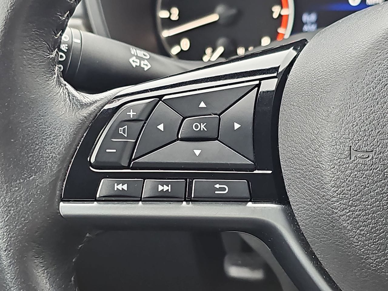 Used 2023 Super Black Clearcoat Nissan 2.5 SL image 20