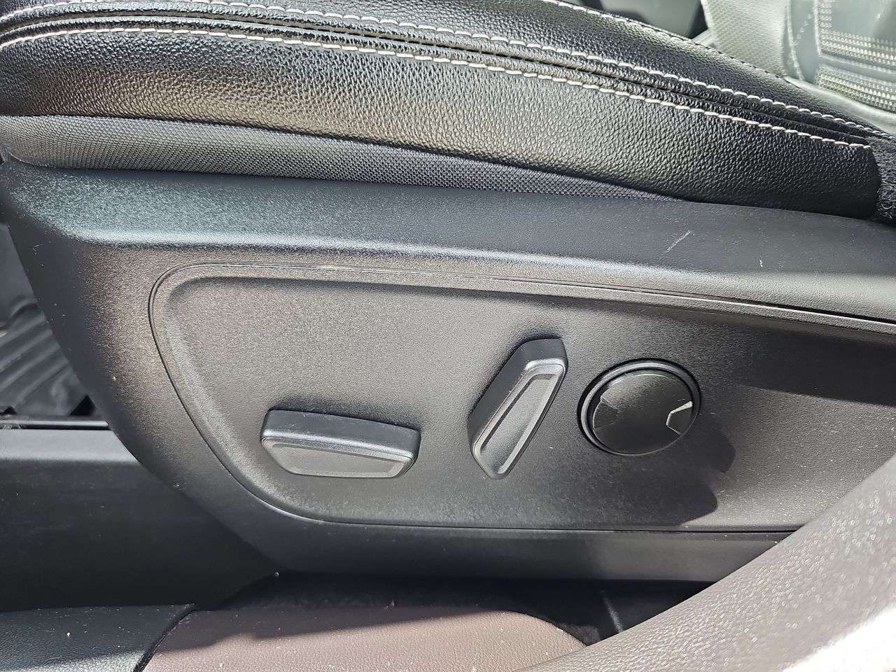 Used 2023 Red Metallic Ford Base image 35