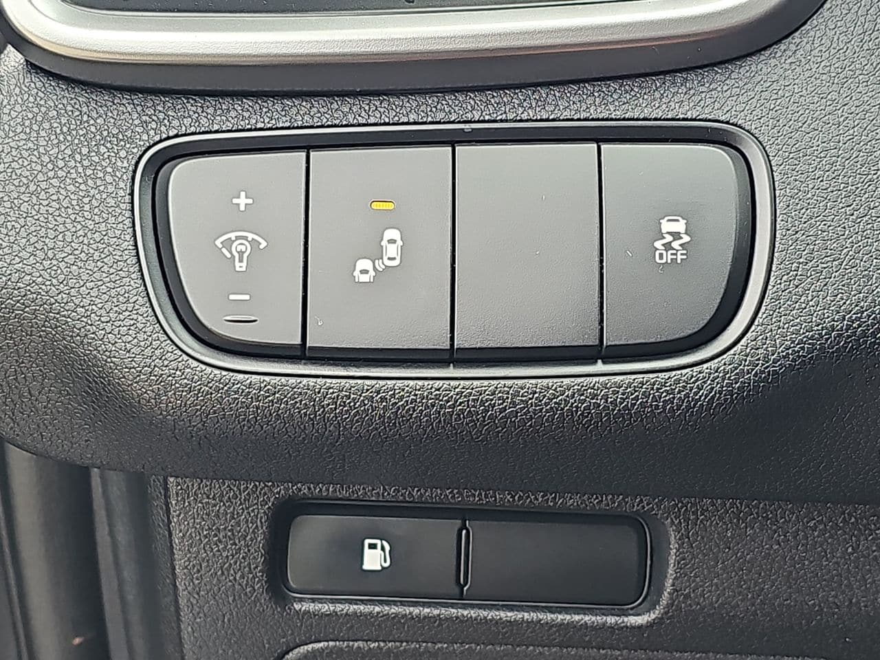 Used 2020 Gravity Gray Kia LX image 31