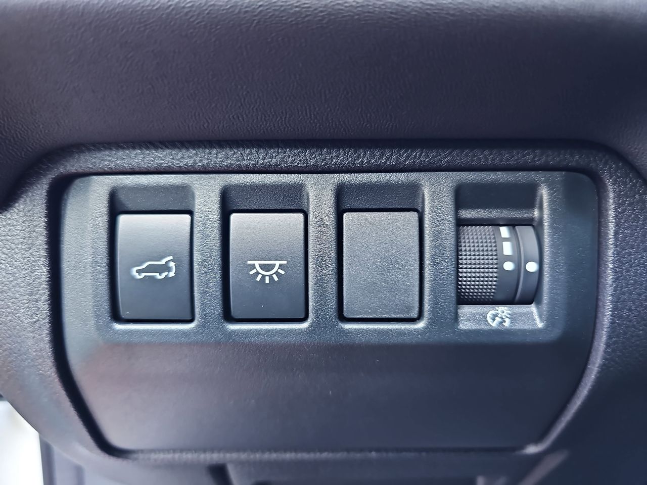 New 2026 Crystal White Pearl Subaru Onyx Edition Touring 7-Passenger image 28