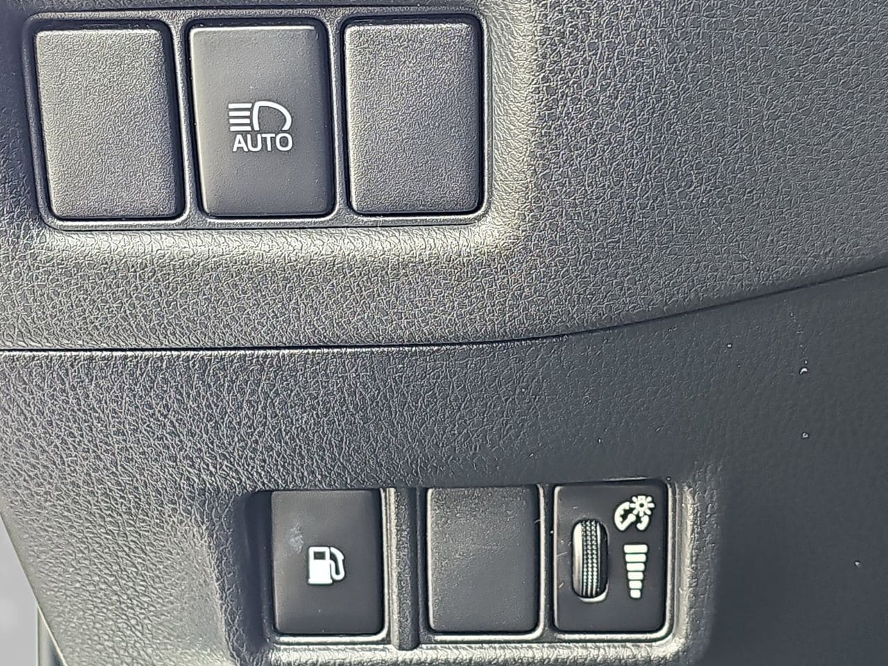 Used 2021 Blizzard Pearl w Black Roof Toyota Nightshade image 30