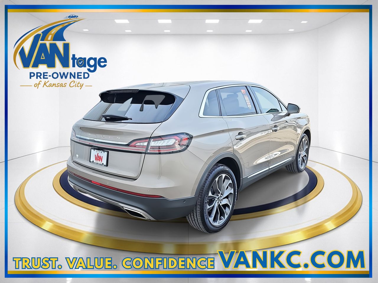 Used 2021 Mocha Lincoln Reserve image 6