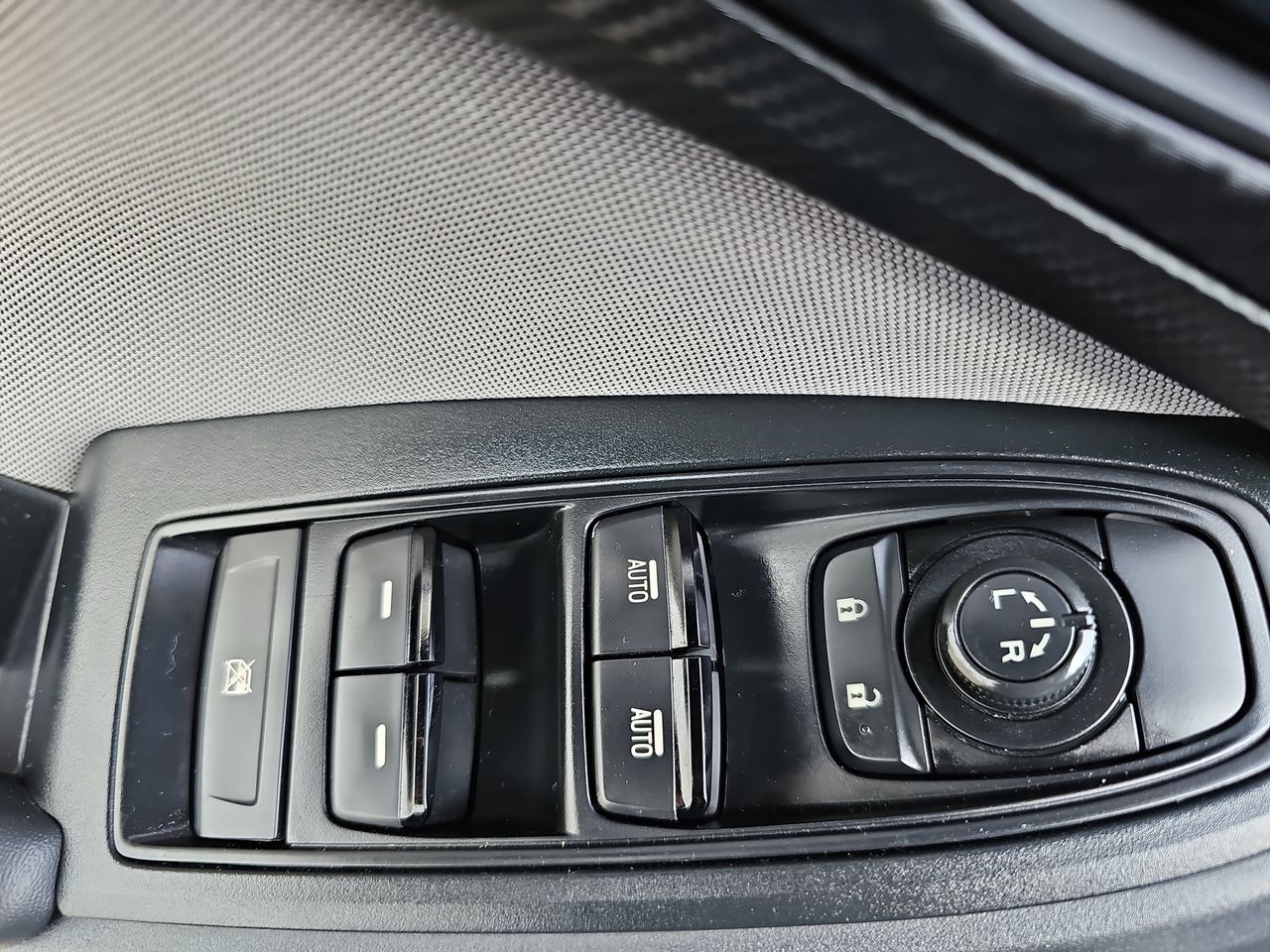 Used 2019 Quartz Blue Subaru 2.0i Premium image 32