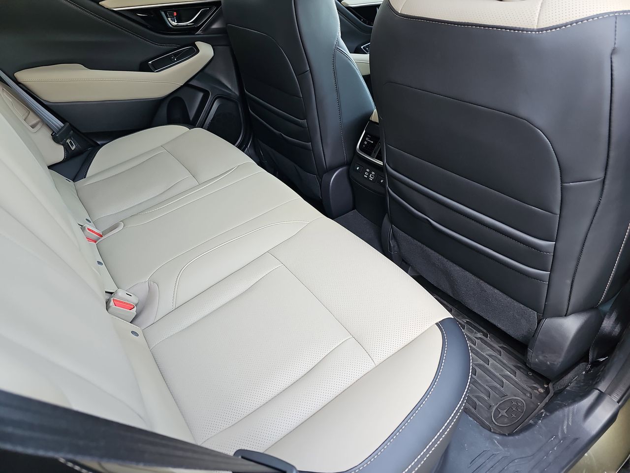 Certified Used 2025 Green Metallic Subaru Limited image 14