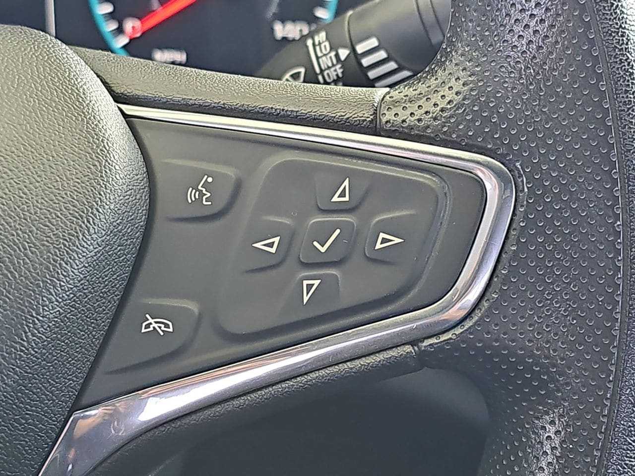 Used 2019 Summit White Chevrolet LT image 22