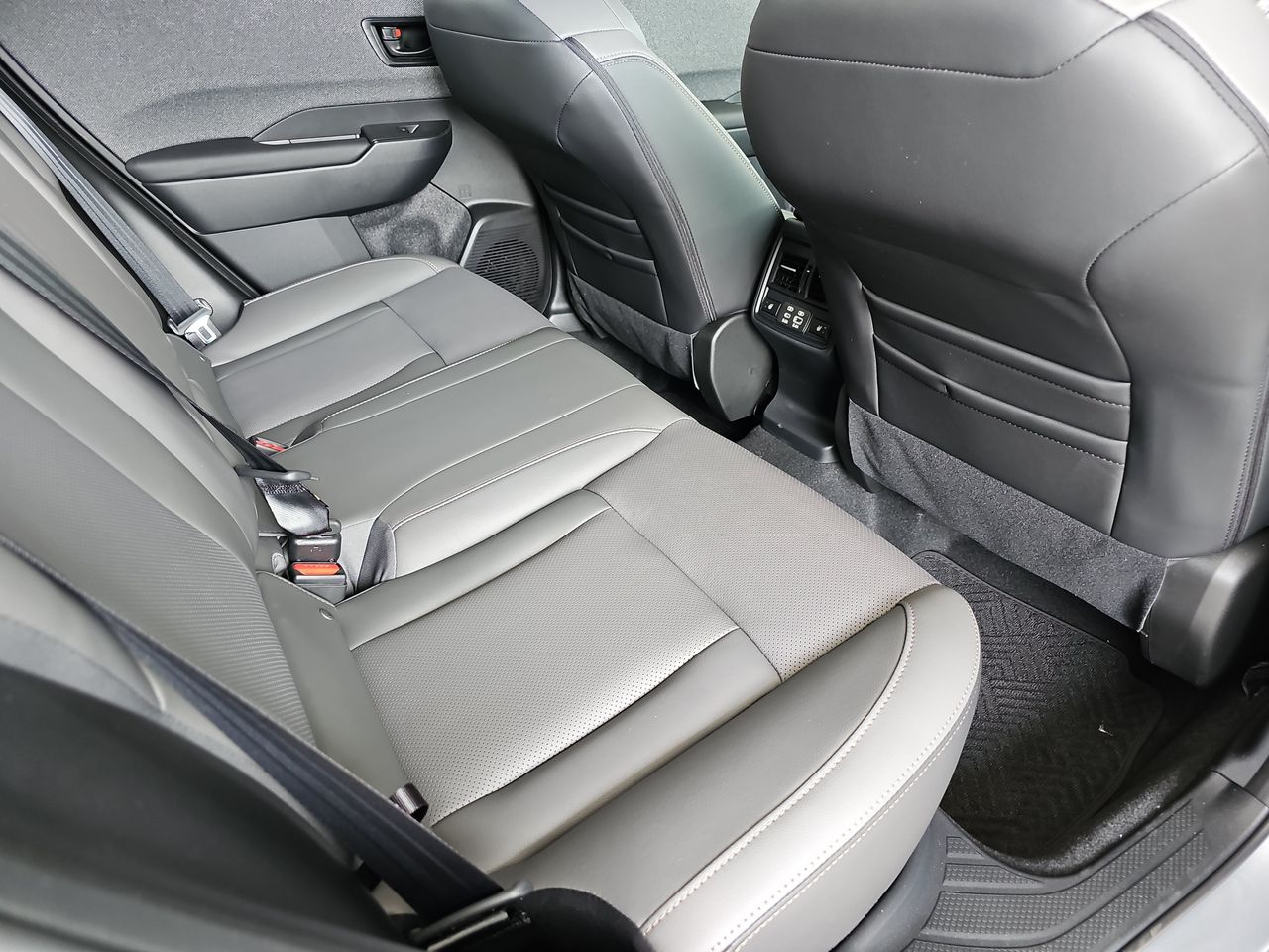 New 2026 Ice Silver Subaru Limited image 11