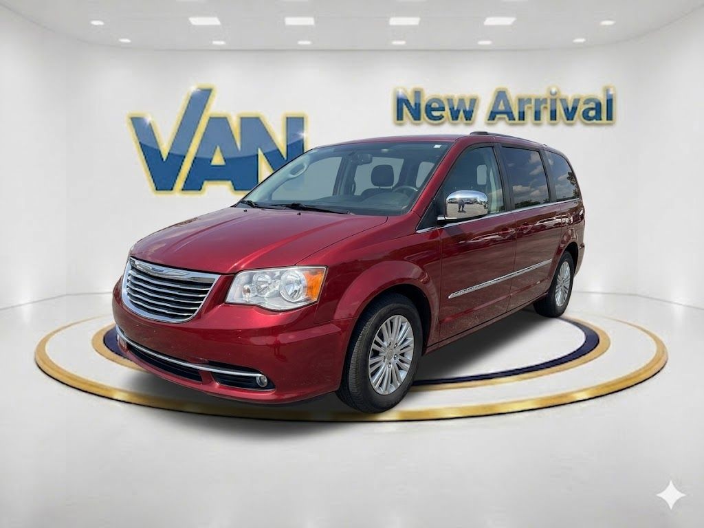 2016 Chrysler Town & Country Anniversary Edition's photo