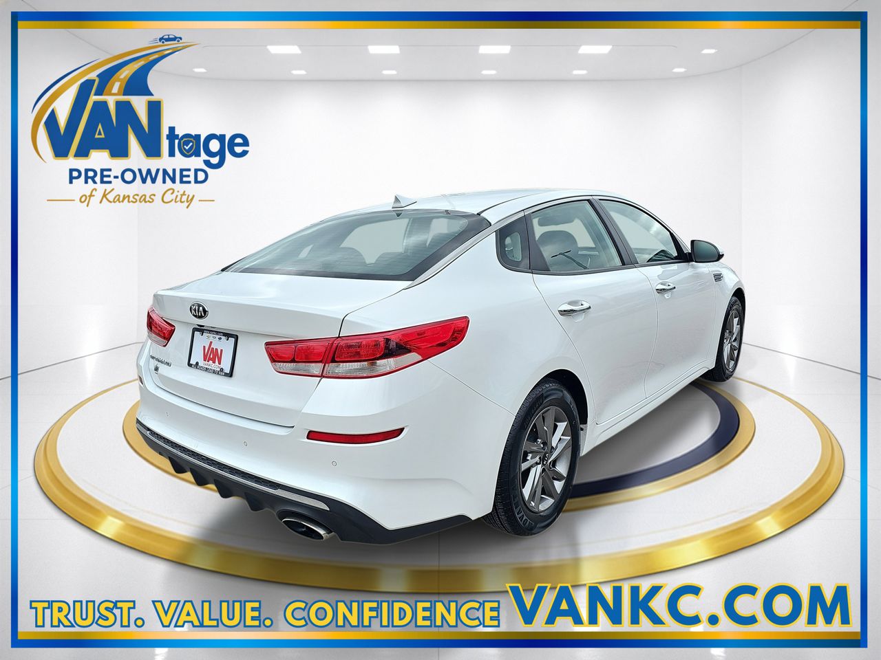 Used 2019 Snow White Pearl Kia LX image 6
