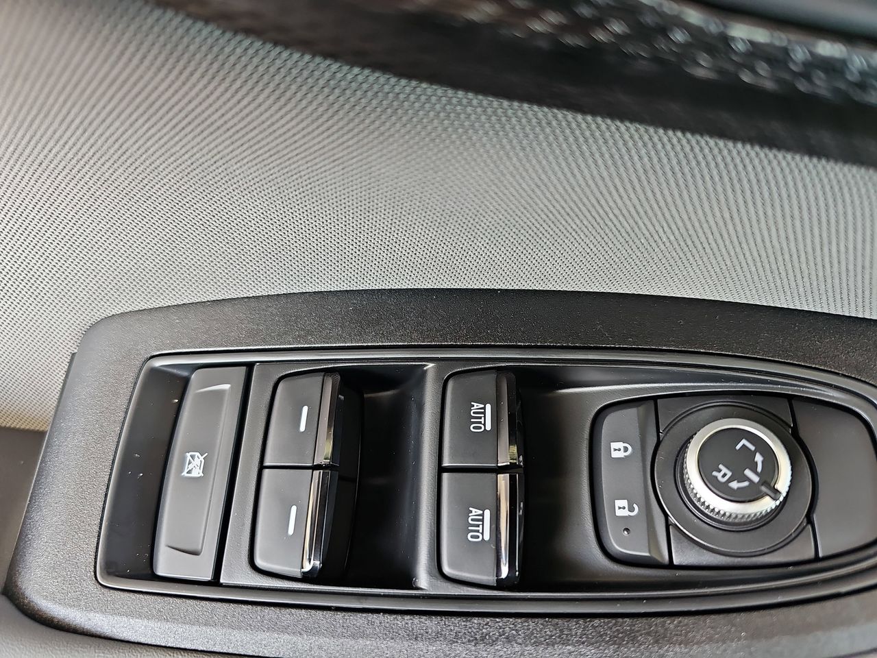 Certified Used 2025 Gray Metallic Subaru Premium image 31