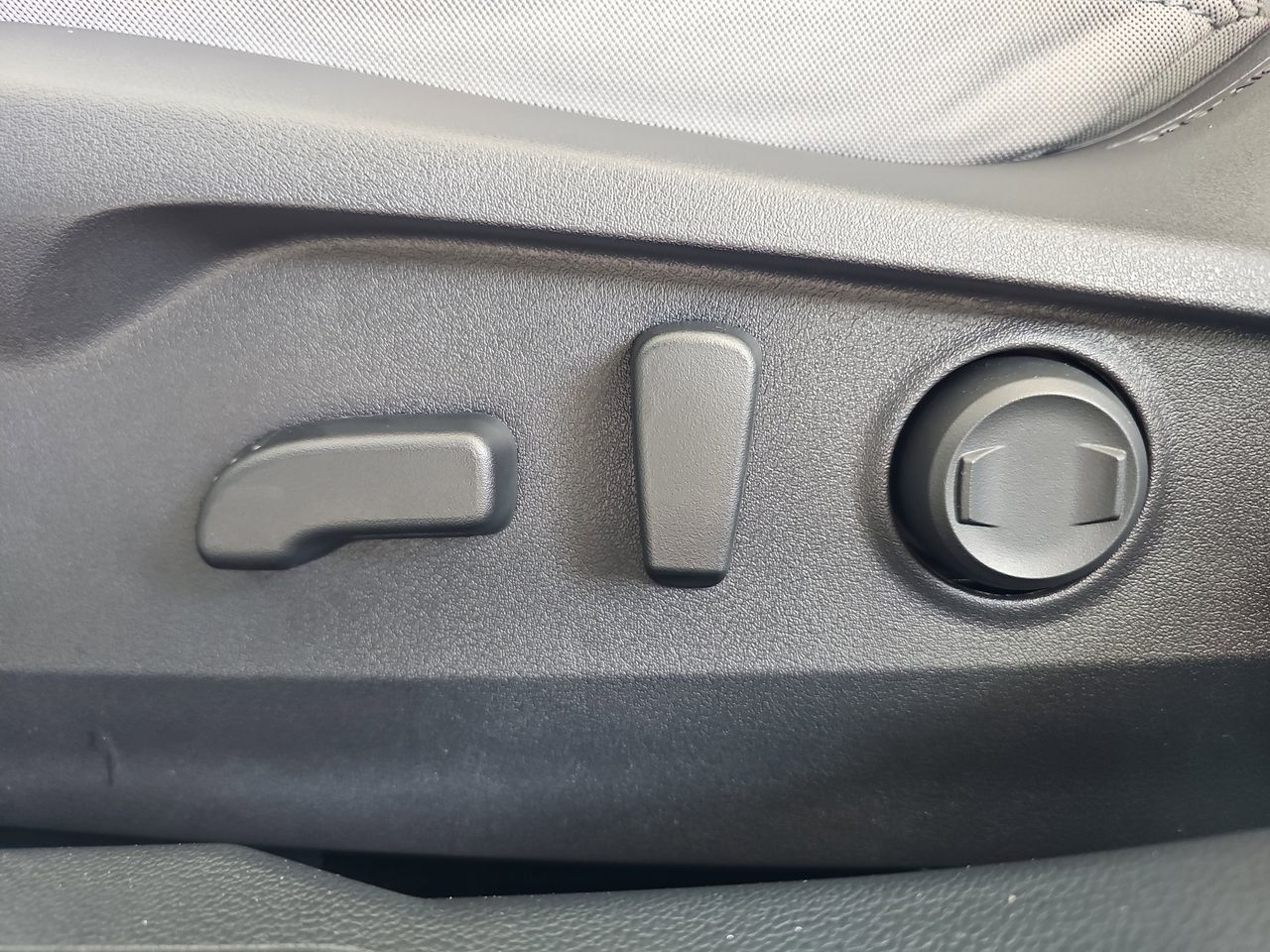 New 2025 Crystal White Pearl Subaru Premium image 28