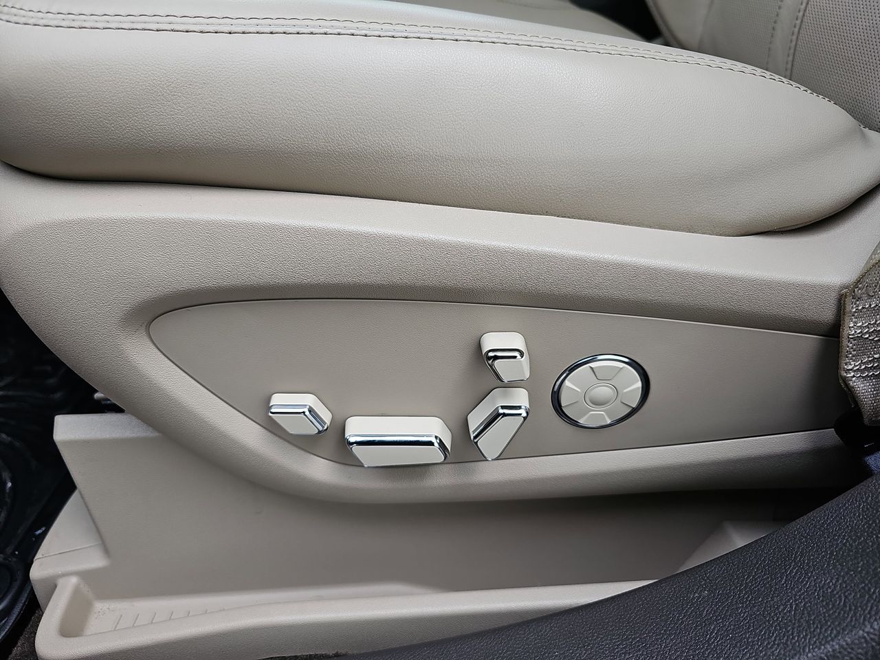 Used 2021 Mocha Lincoln Reserve image 34