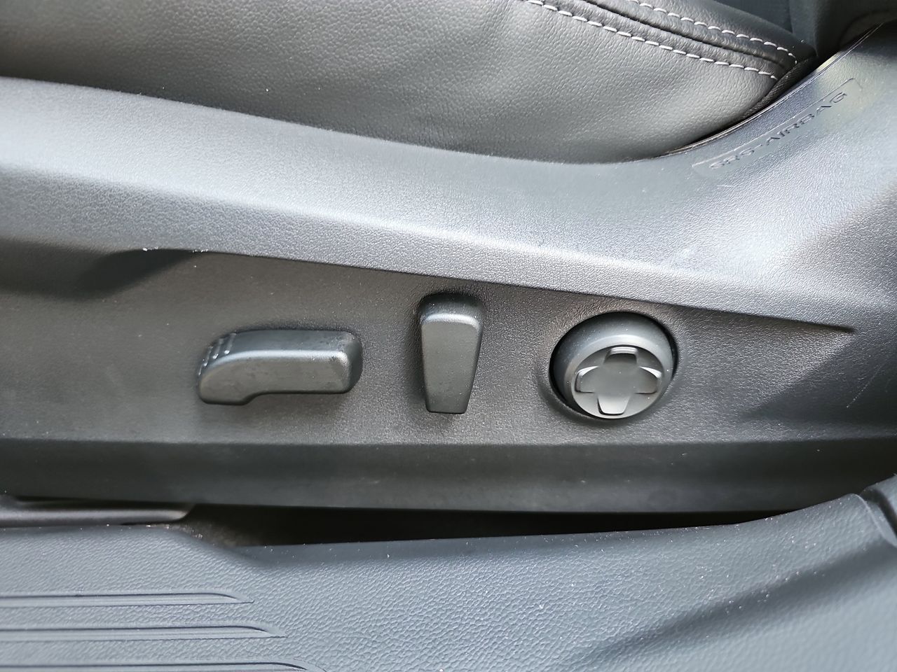 Certified Used 2025 Crystal White Subaru Limited image 36