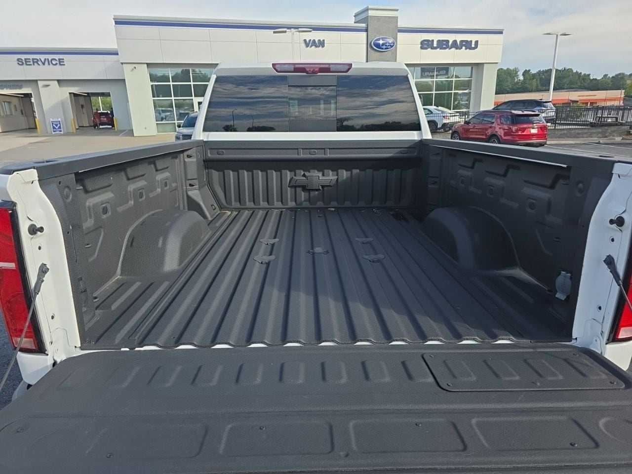 Used 2025 Summit White Chevrolet LTZ image 6