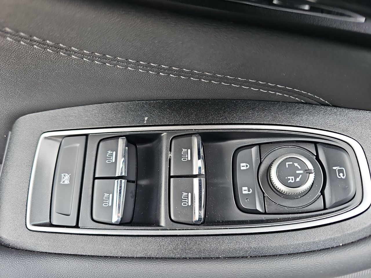 Certified Used 2025 Crystal White Pearl Subaru Touring XT image 34