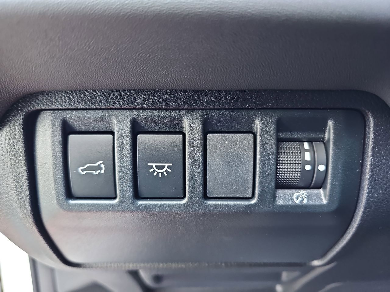 New 2026 Crystal White Pearl Subaru Onyx Edition Touring 7-Passenger image 27