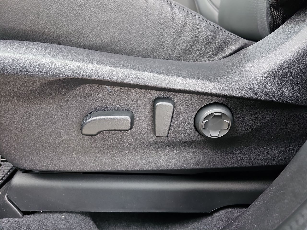 New 2026 Crystal Black Silica Subaru Touring 7-Passenger image 32
