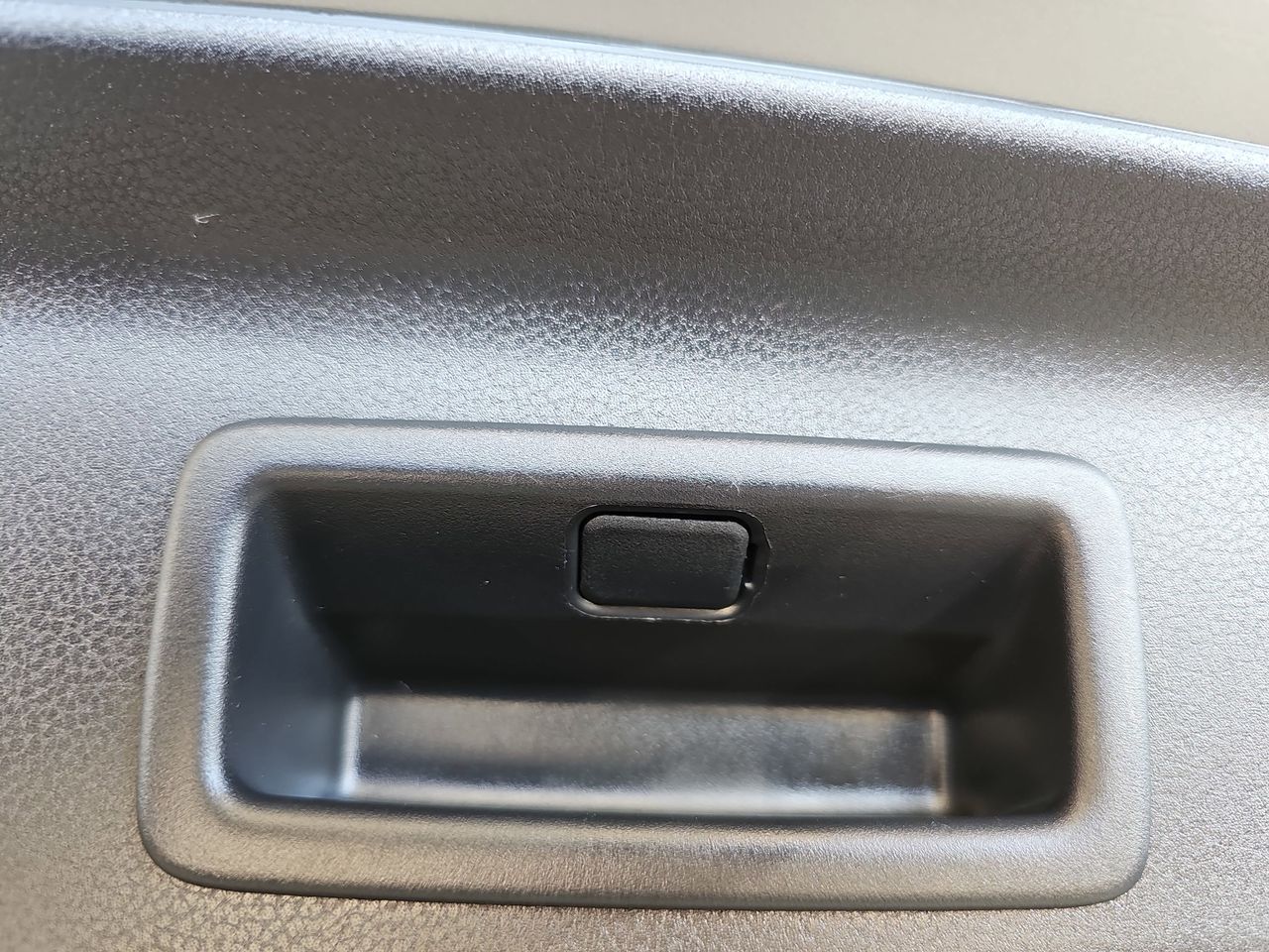 Used 2025 River Rock Pearl Subaru Premium image 16