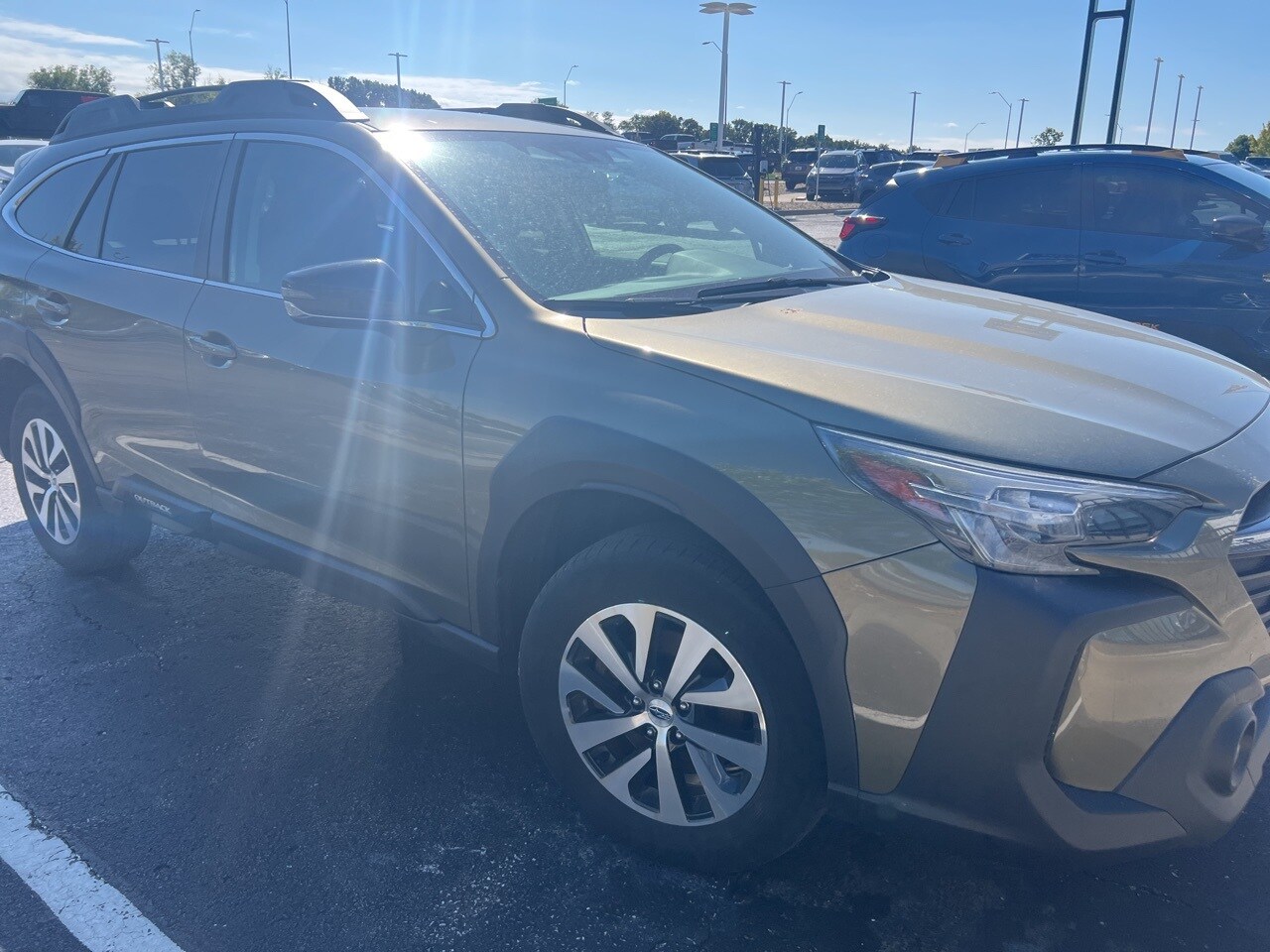 2023 Subaru Outback Premium photo 2