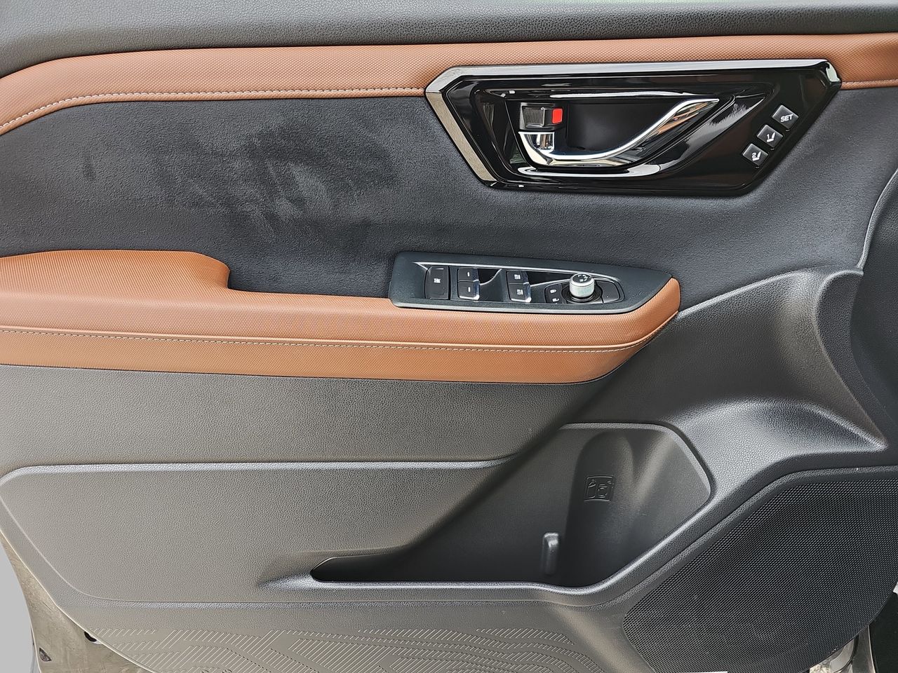 Used 2025 Crystal Black Silica Subaru Touring image 33