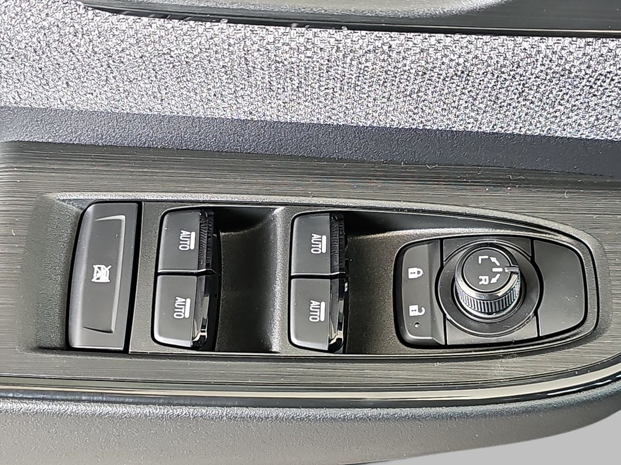 New 2026 Ice Silver Subaru Limited image 29
