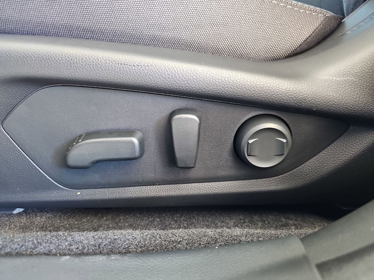 New 2026 Crystal White Pearl Subaru Premium image 29