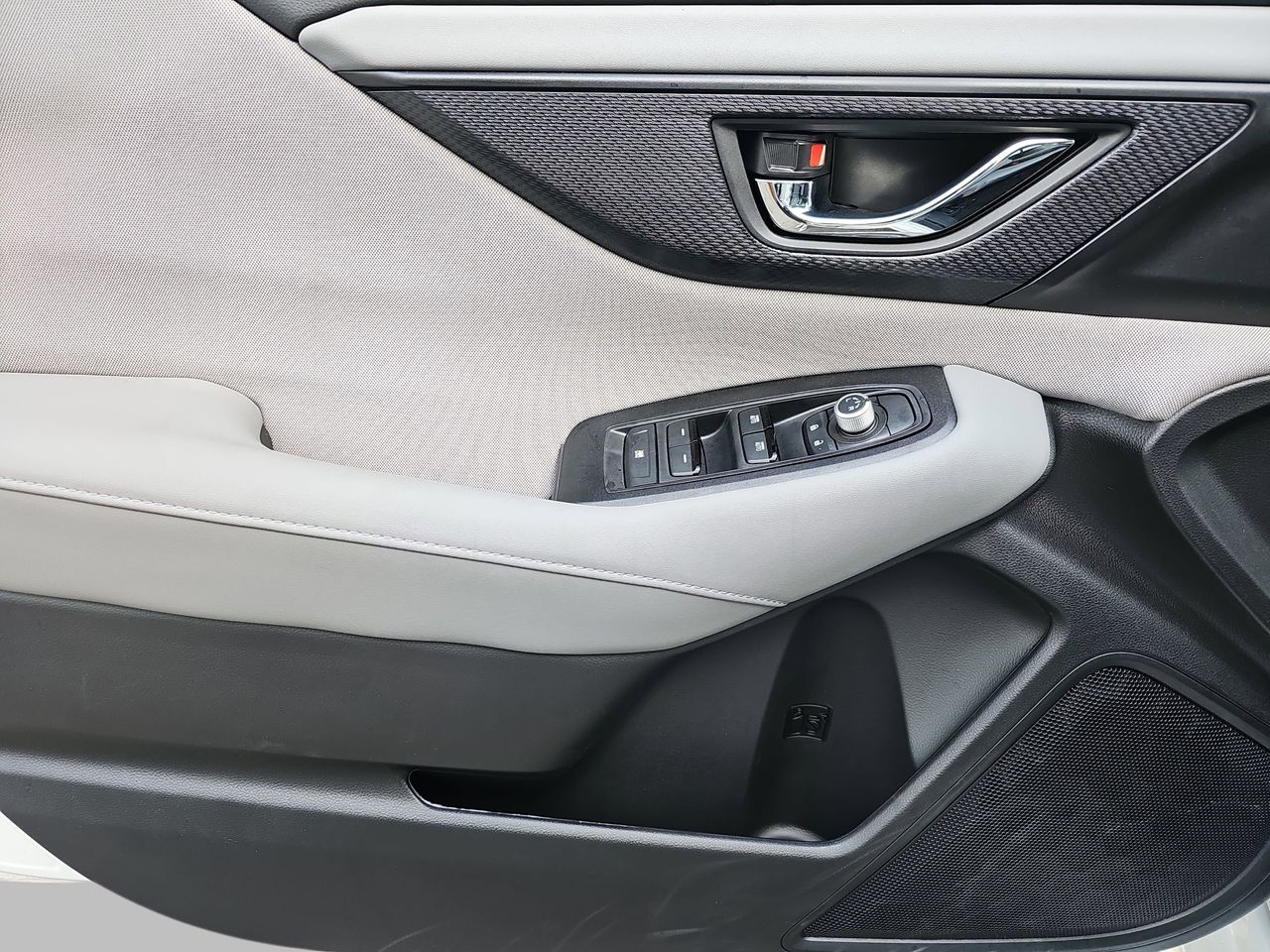 Used 2025 Crystal White Pearl Subaru Premium image 30