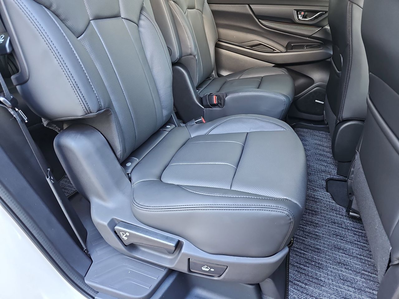 New 2026 Crystal White Pearl Subaru Onyx Edition Touring 7-Passenger image 15