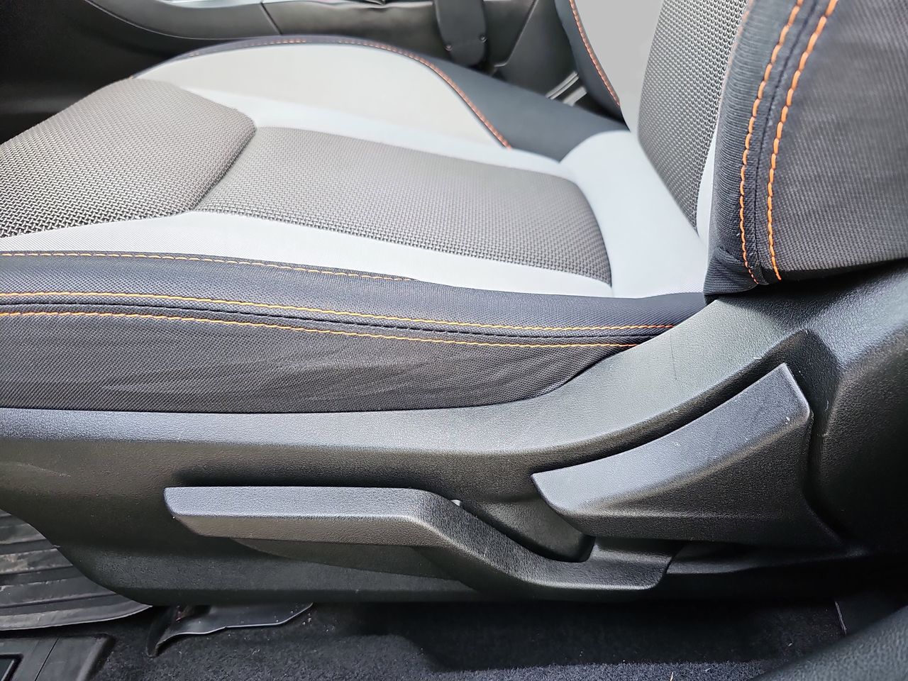 Used 2019 Quartz Blue Subaru 2.0i Premium image 33