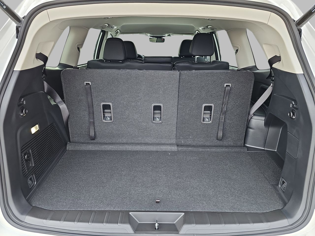 New 2026 Crystal White Pearl Subaru Premium 7-Passenger image 13