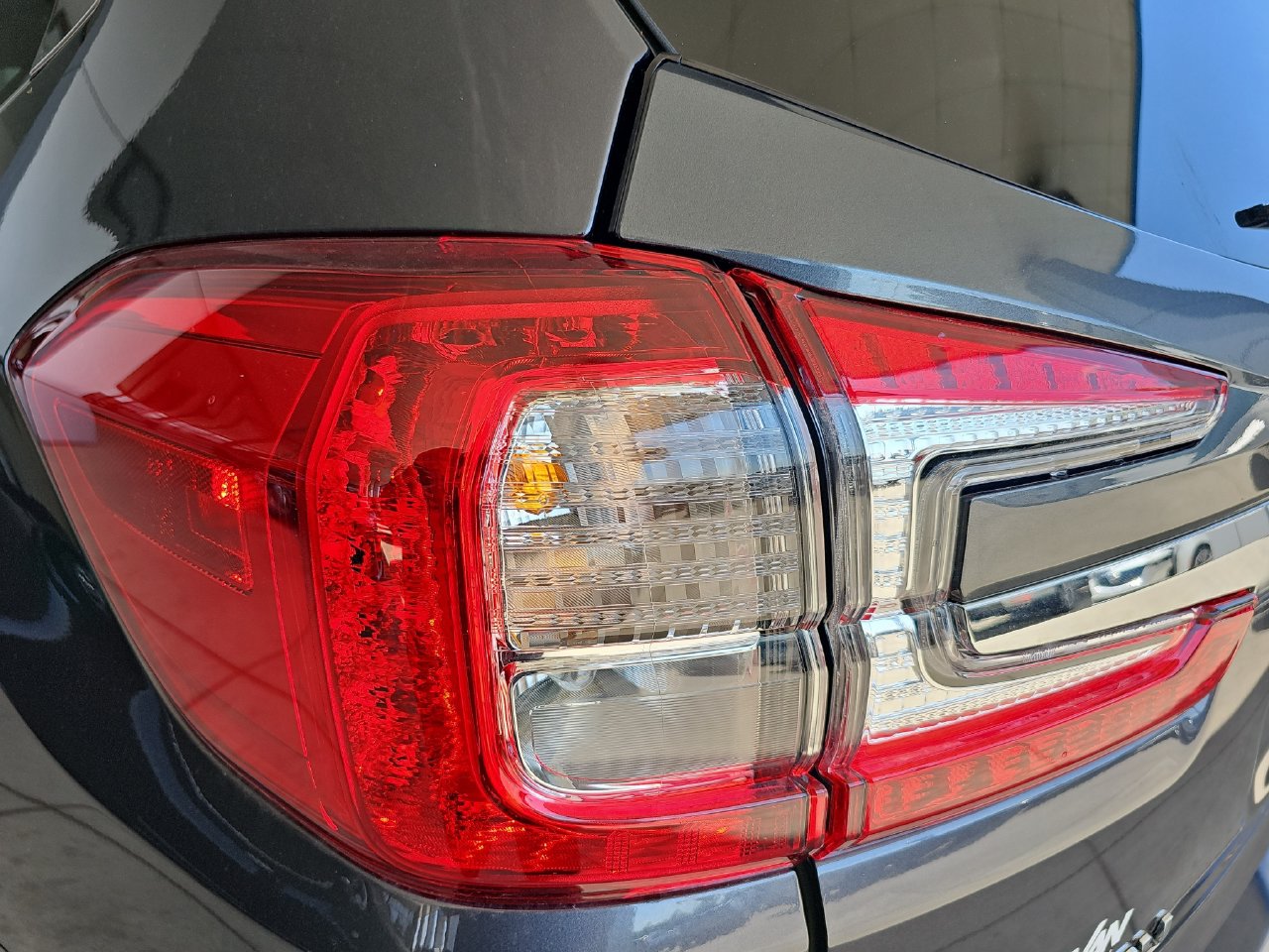 Used 2025 Magnetite Gray Metallic Subaru Limited image 38