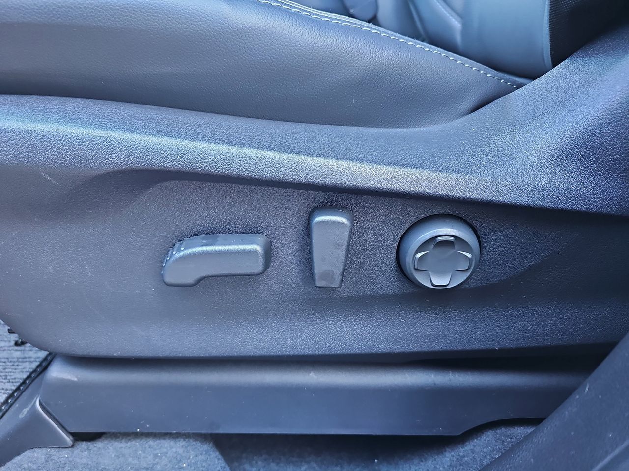 New 2026 Ice Silver Subaru Limited 7-Passenger image 34