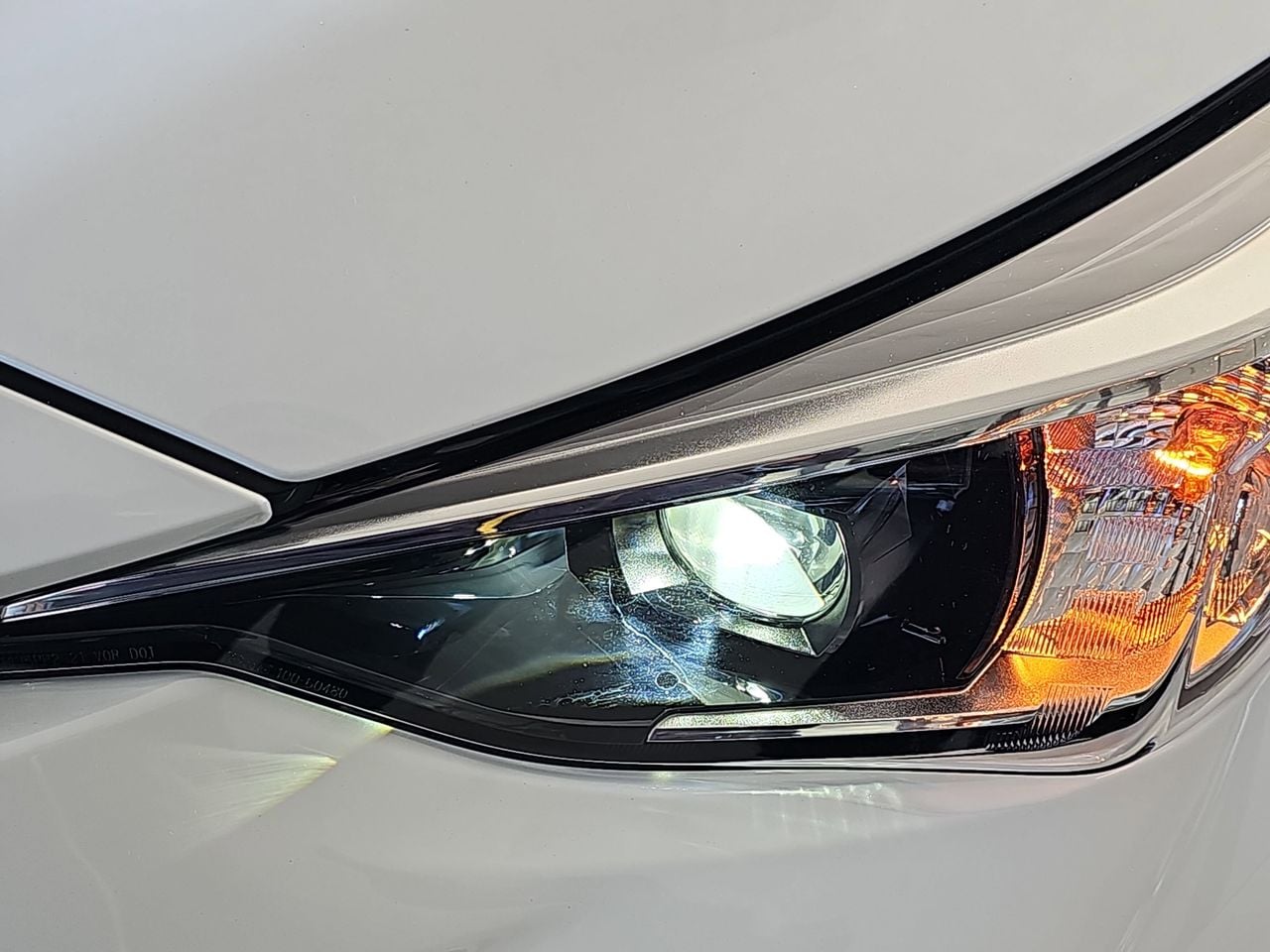 New 2026 Crystal White Pearl Subaru Premium image 32