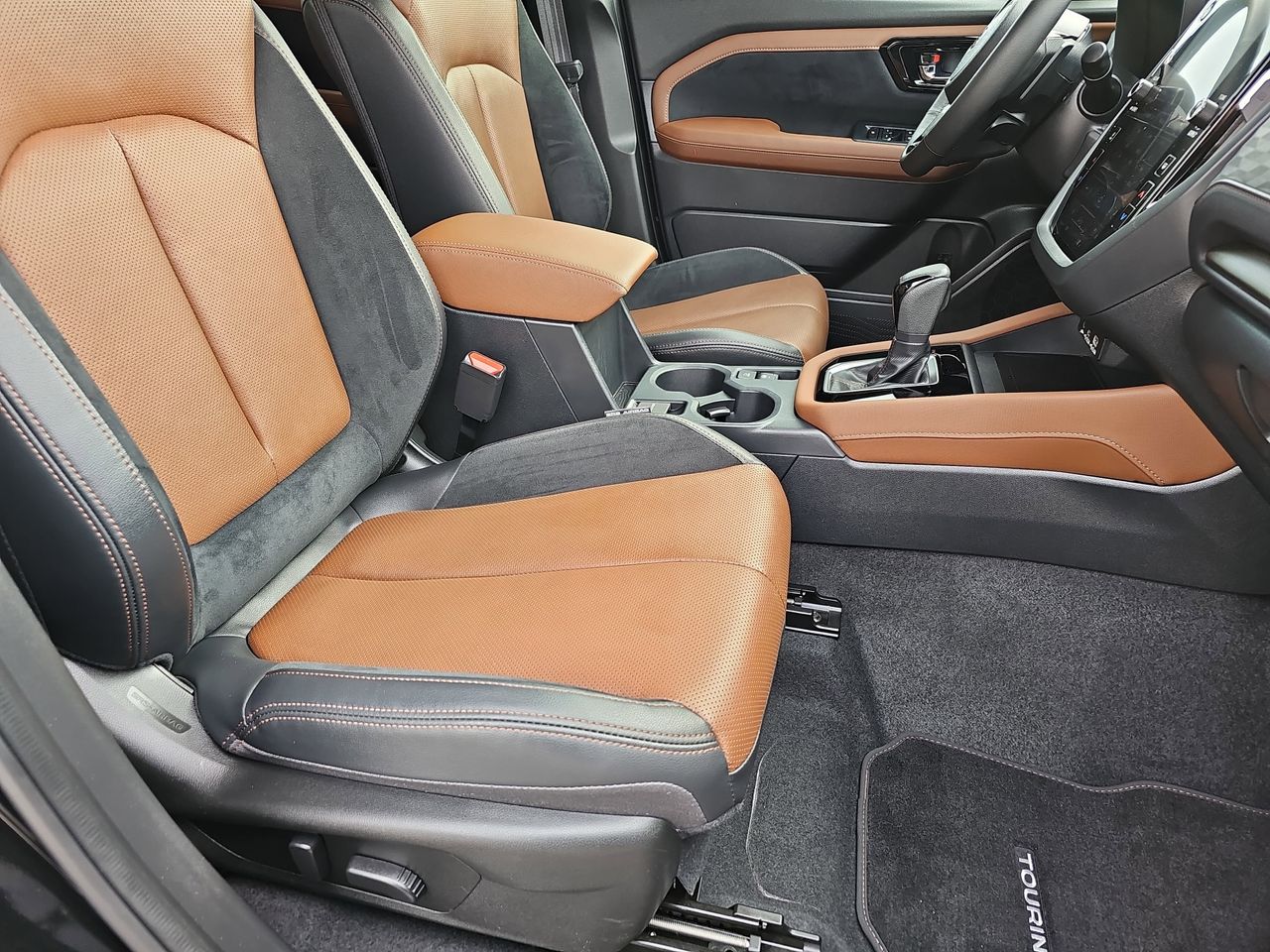 Used 2025 Crystal Black Silica Subaru Touring image 13