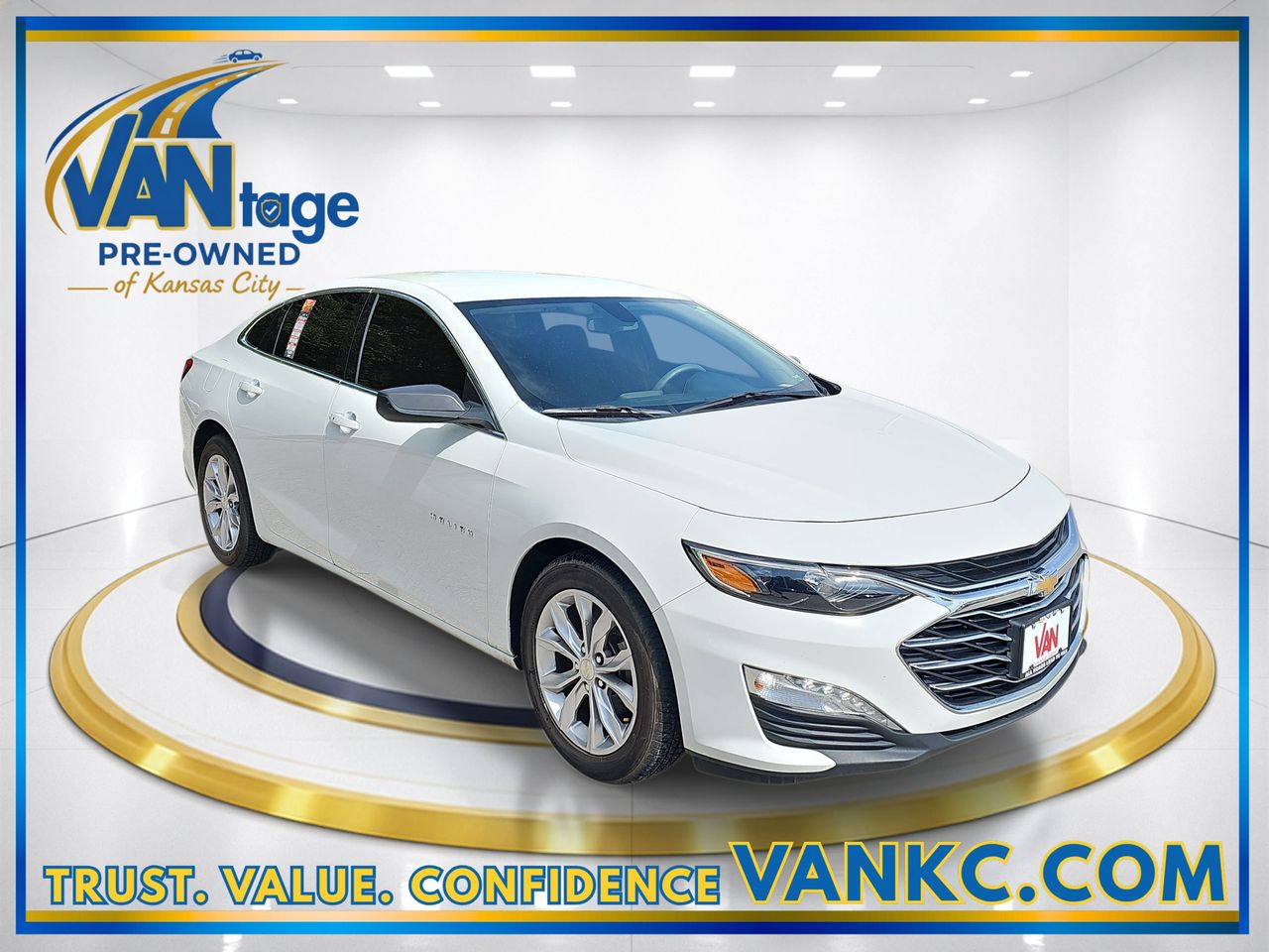 Used 2019 Summit White Chevrolet LT image 3
