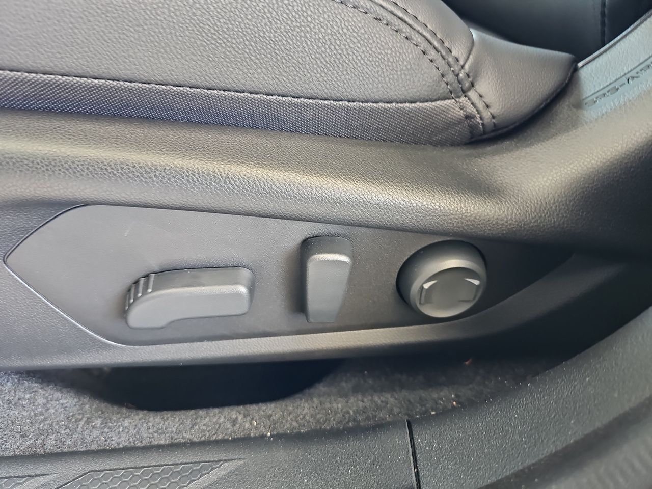 New 2026 Ice Silver Subaru Premium image 30