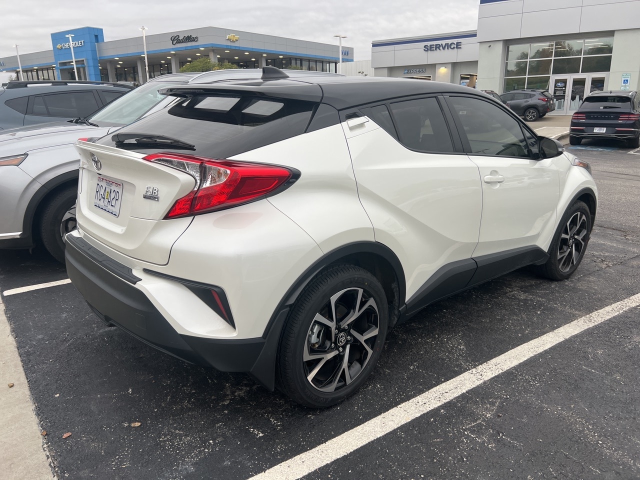 Used 2020 Toyota C-HR XLE with VIN JTNKHMBX0L1085614 for sale in Kansas City