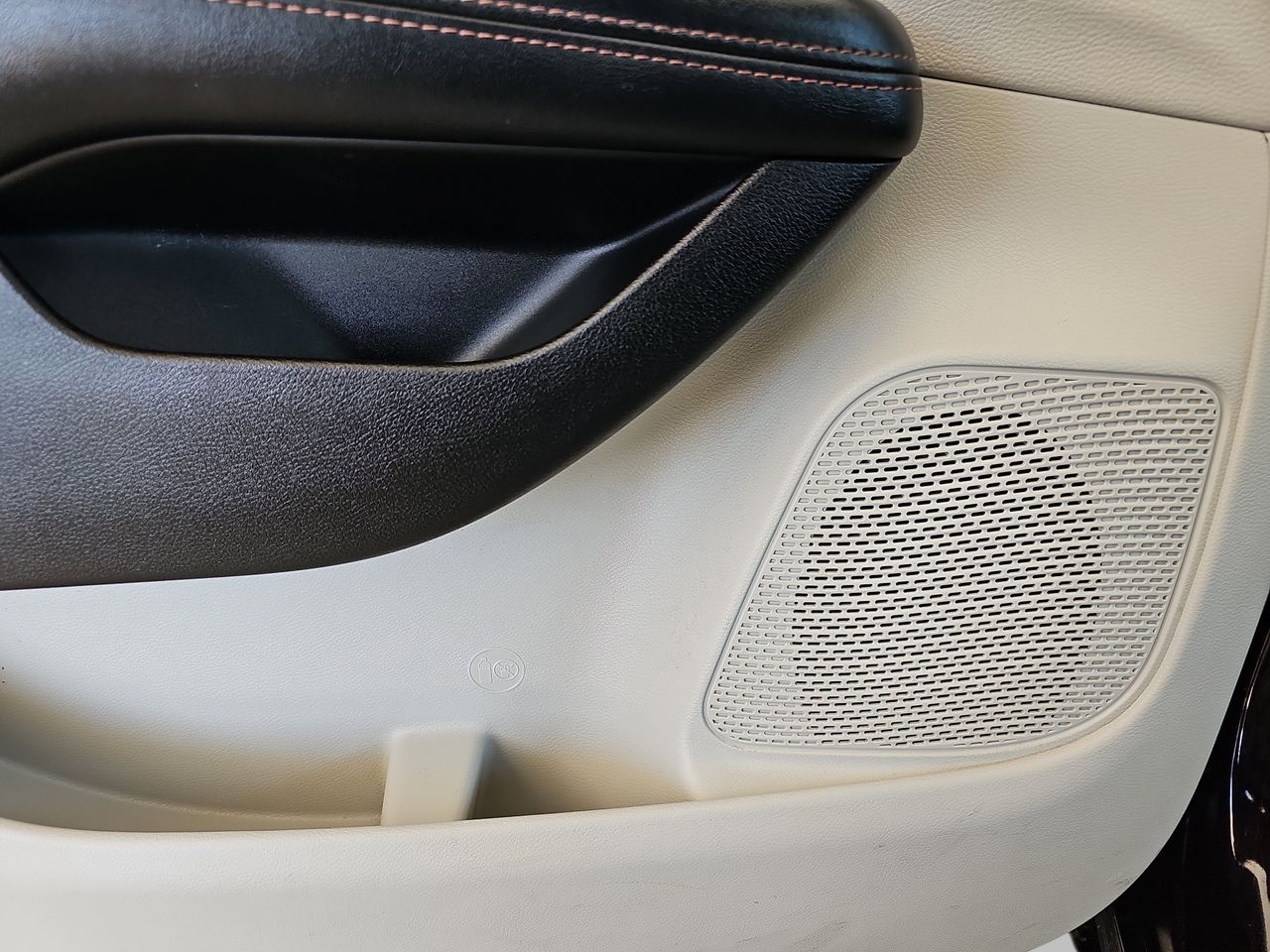 Used 2017 Dark Cordovan Pearlcoat Chrysler Touring L image 34