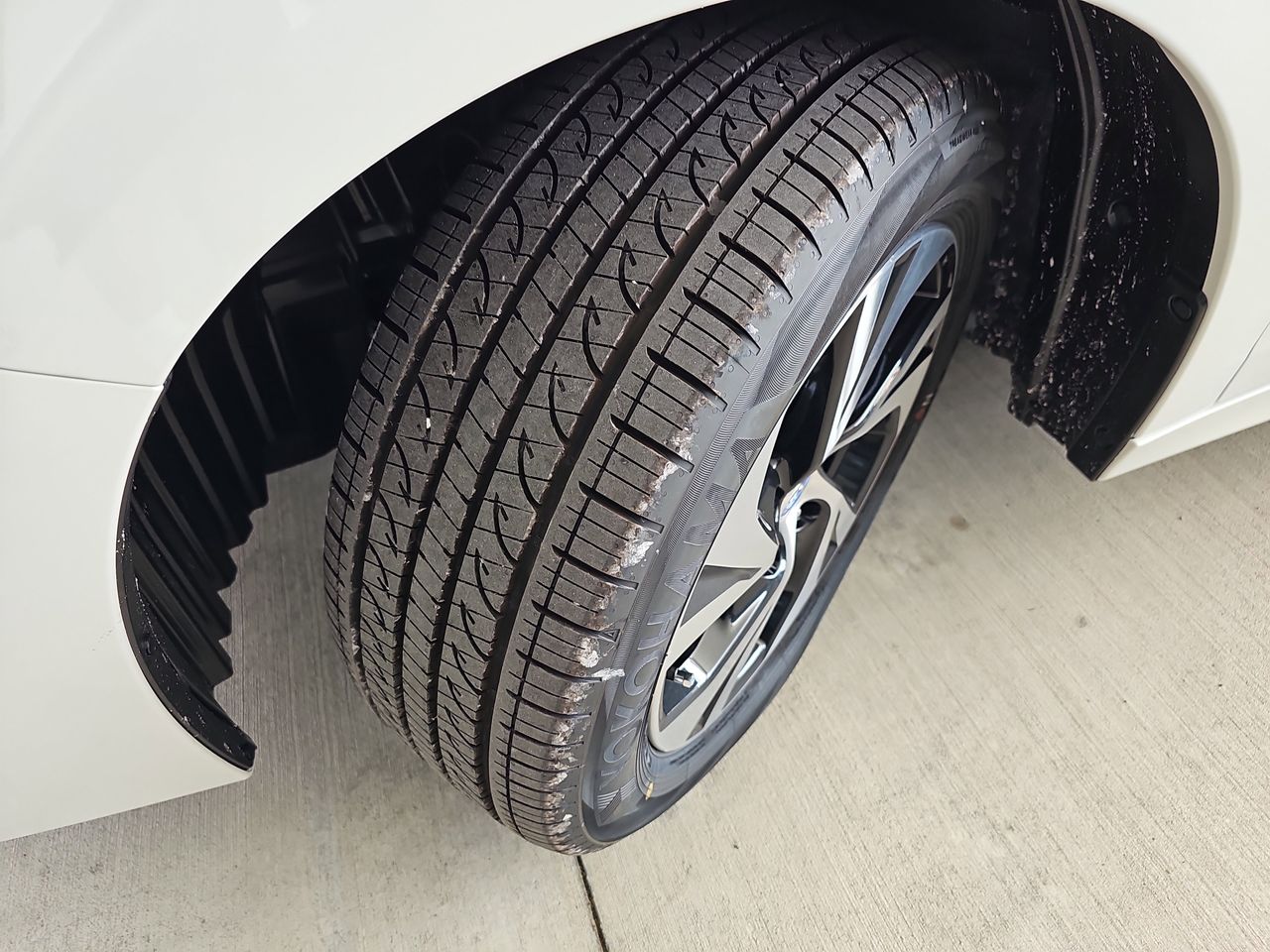 New 2025 Crystal White Pearl Subaru Premium image 32