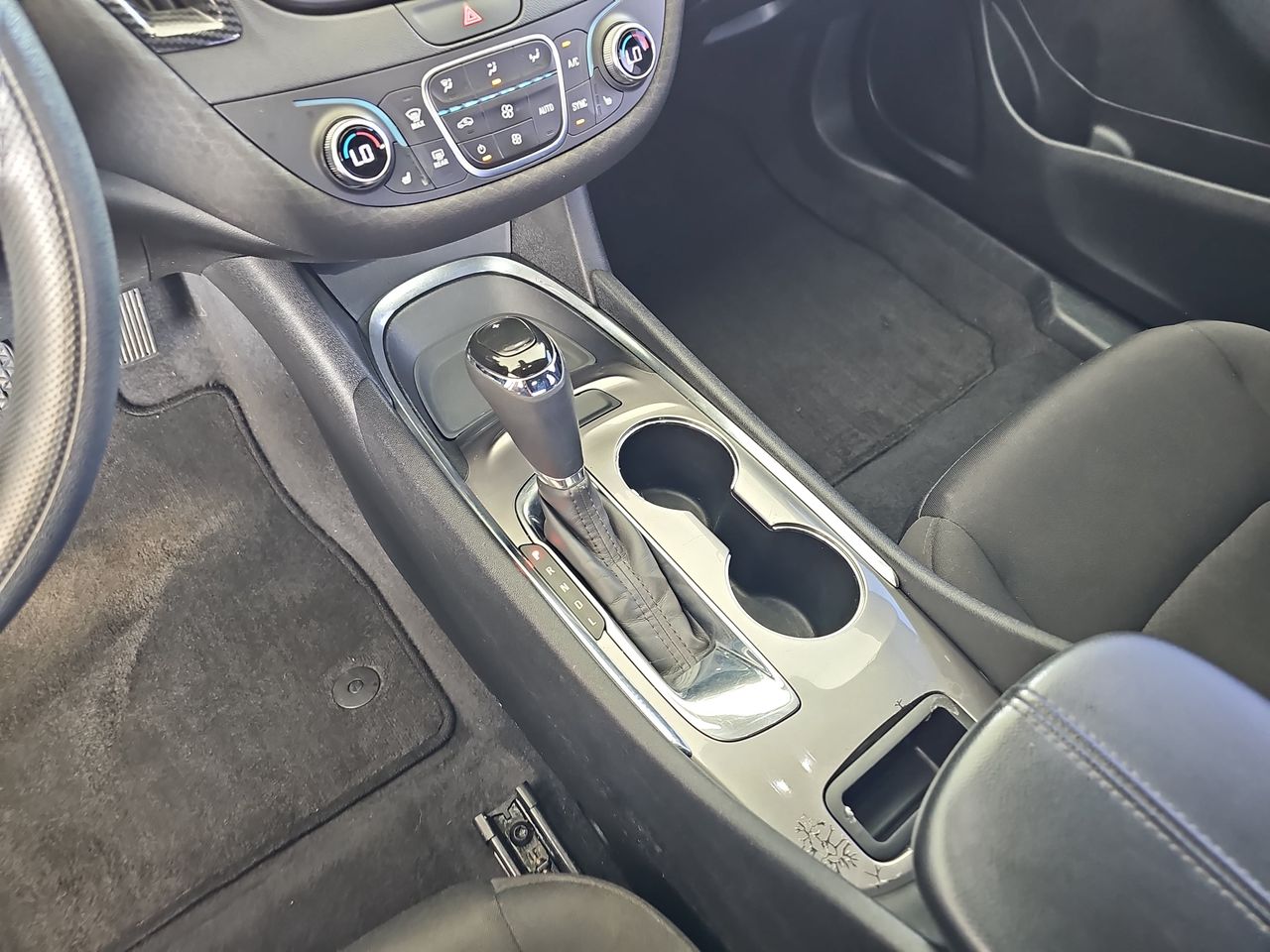 Used 2019 Summit White Chevrolet LT image 28