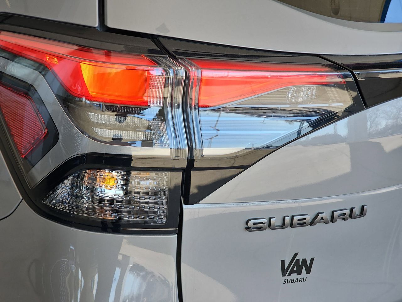 Used 2025 River Rock Pearl Subaru Premium image 39