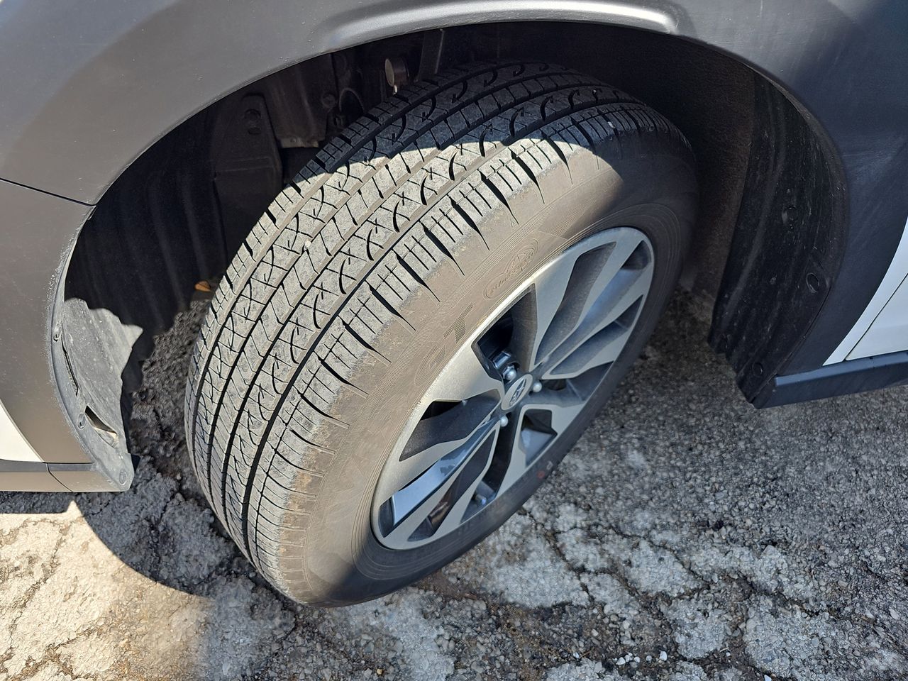 Certified Used 2025 Crystal White Subaru Limited image 40