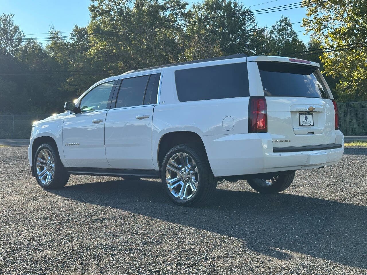 2020 Chevrolet Suburban LT photo 3