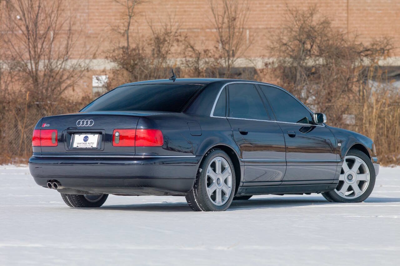 2002 Audi S8 photo 2