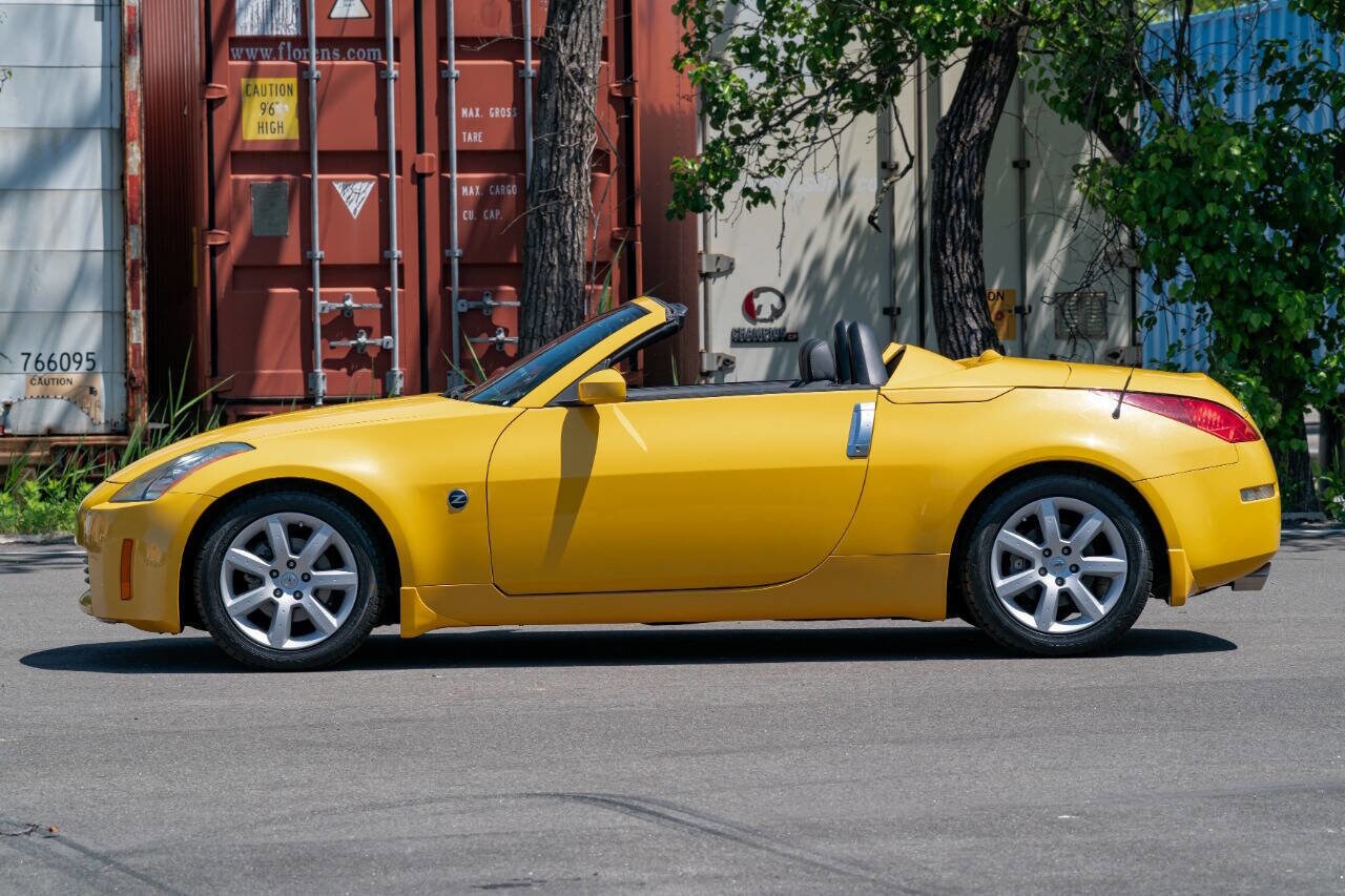 2005 Nissan 350Z Touring photo 4