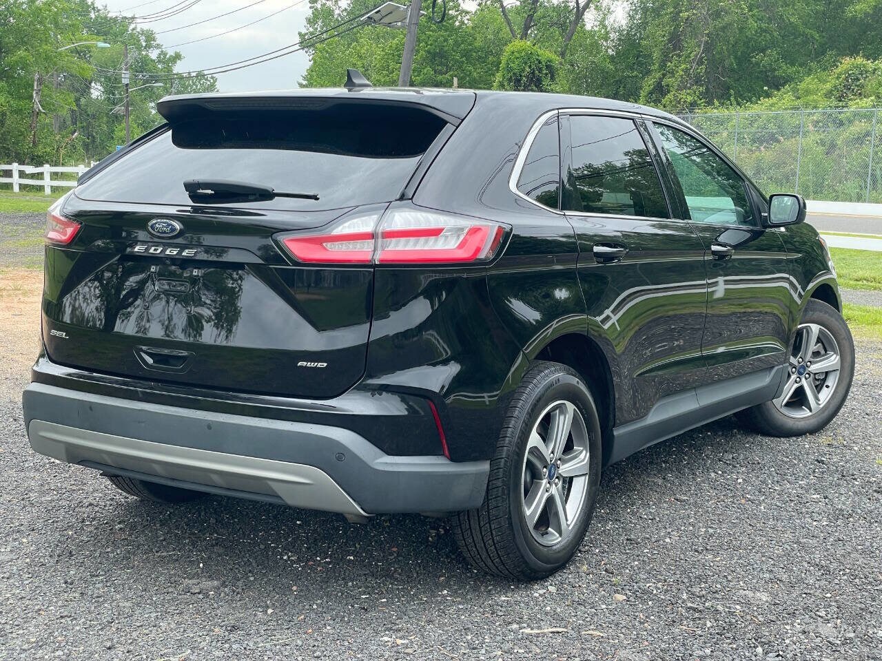 2021 Ford Edge SEL photo 2