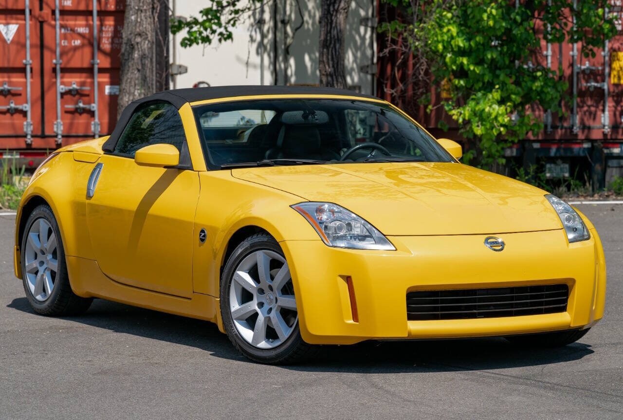 2005 Nissan 350Z Touring photo 3