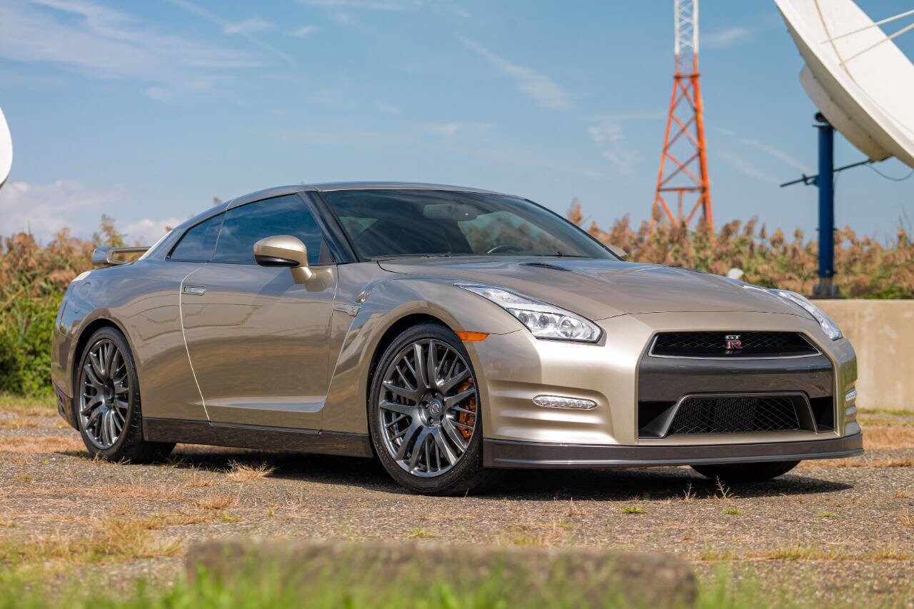 2016 Nissan GT-R Premium photo 3